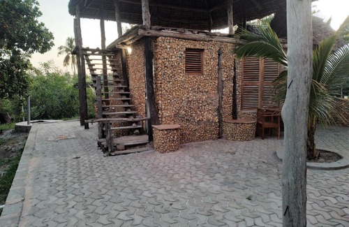 Mafia Island Bed & Breakfast | Mange eco lodge