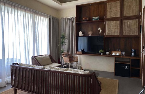 Nueva Valencia Resort | Manggadiwa Resort and Spa