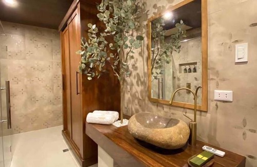 Nueva Valencia Resort | Manggadiwa Resort and Spa