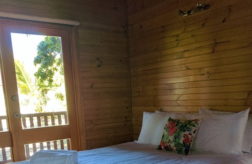 Horseshoe Bay House | Mango Cottage Magnetic Island sleeps 6