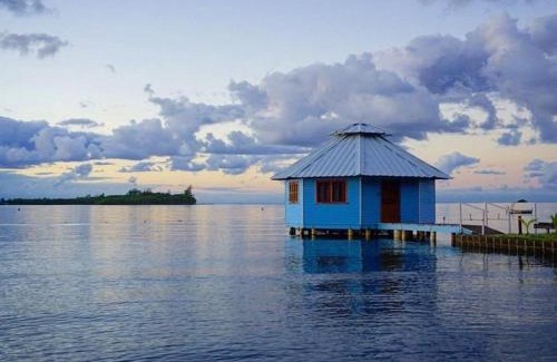 Roatan Resort | Mango Creek Lodge