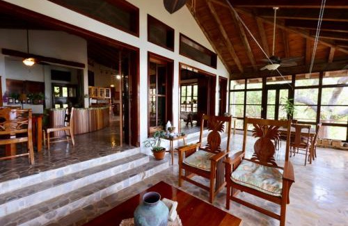 Roatan Resort | Mango Creek Lodge