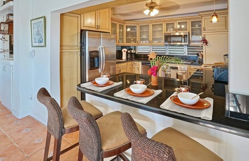 Nazareth Villa | Mango Manor Eclectic Villa w/Beach Access & pool