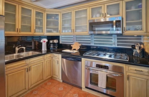 Nazareth Villa | Mango Manor Eclectic Villa w/Beach Access & pool