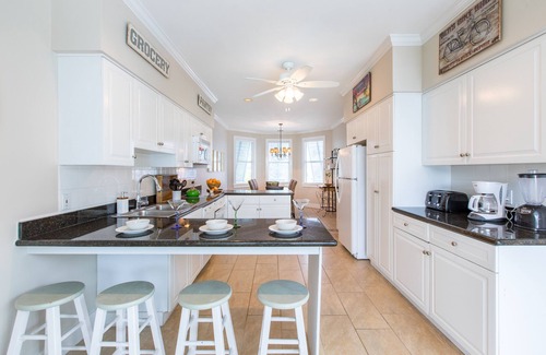 Old Town House | MANGO MARGARITA~ 2 bedroom/2.5 bath, heated private pool, and close to Duval!