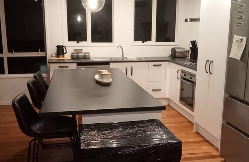 Mangonui House | Mangonui 4 bedroom, 3 bathrooms situated 5 minute walk from Mangonui township.