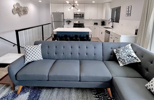 Hill Section Condo | MANHATTAN BEACH, CA walk to beach, pier, shops & restaurants.
