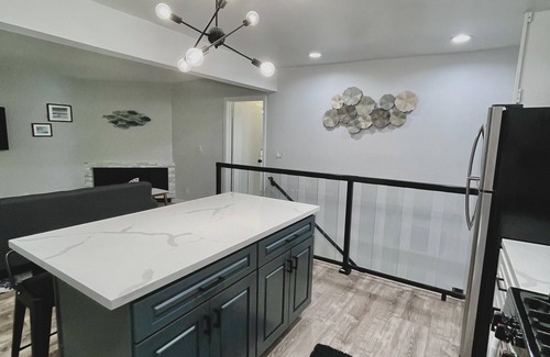 Hill Section Condo | MANHATTAN BEACH, CA walk to beach, pier, shops & restaurants.