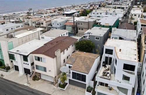Gas Lamp Section House | Manhattan Beach Ocean View Private Beach House