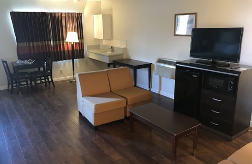 Tree Section Hotel | Manhattan Inn & Suites - LAX