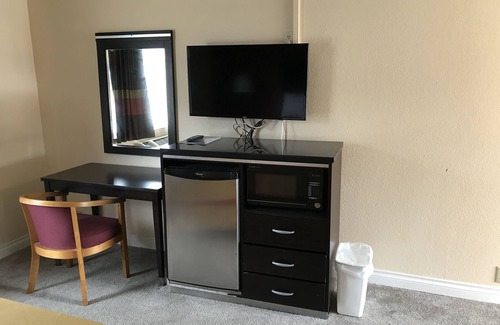 Tree Section Hotel | Manhattan Inn & Suites - LAX