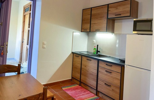 East Mani Apartment | Mani family friendly, mountain house with parking