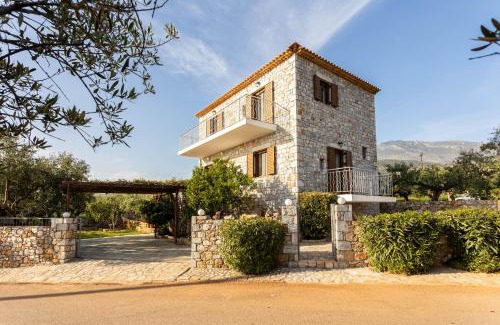 Riglia House | Mani Stone Villa Majlinda - Tranquil Getaway Gem