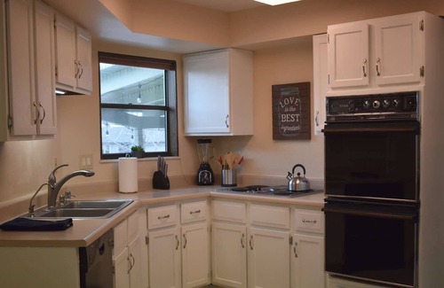Manitou Springs House | Manitou Springs & Old Colorado City, Spacious, WiFi, Cable, AC, Garage