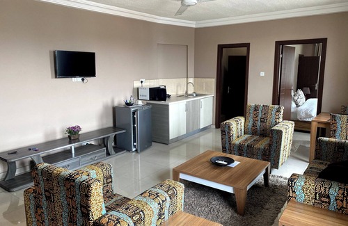 Kokomlemle Hotel | Manjaro Suites