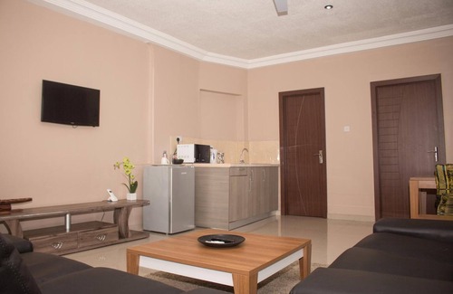 Kokomlemle Hotel | Manjaro Suites