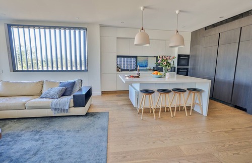 Queenscliff Apartment | Manly Seabreeze Escape - Newly renovated!