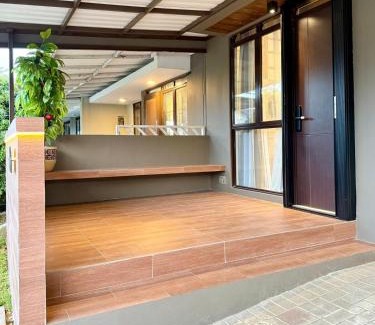 West Bandung House | Manna Tatami House Kota Baru Parahyangan Bandung