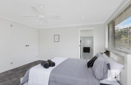 Mannering Park House | Mannering Lake House