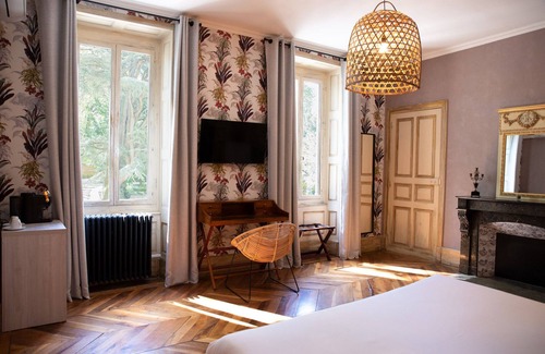 Chateauneuf-du-Rhone Hotel | Manoir le Roure