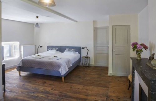 Rully Villa | Manoir Mi-Chemin - Seven Bedroom Villa, Sleeps 14