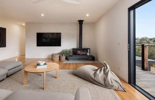 Mount Eliza House | Manor by the Bay - Pool, Fireplace, Close to Beach