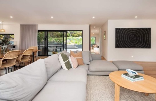 Mount Eliza House | Manor by the Bay - Pool, Fireplace, Close to Beach
