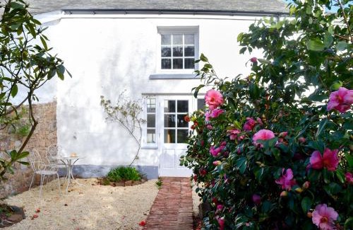 Crediton House | Manor Cottage