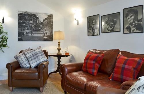 Crediton House | Manor Cottage