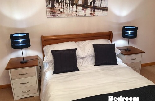 West Calder House | MANOR HOUSE-Excellent for special gatherings, All weather Hot Tub