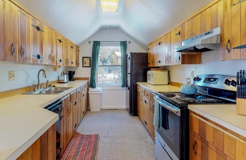 Summit Cove Hotel | Manor House Hideaway