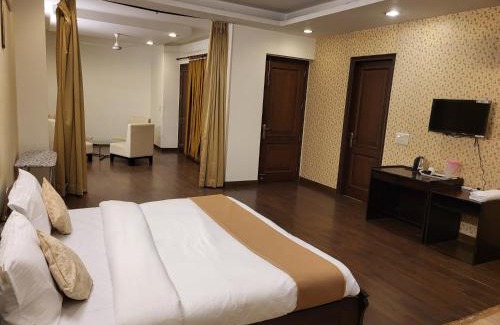 Noida Bed & Breakfast | Manor Inn Suites Executive Suite