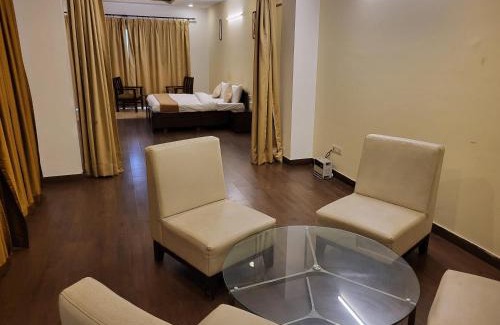 Noida Bed & Breakfast | Manor Inn Suites Executive Suite