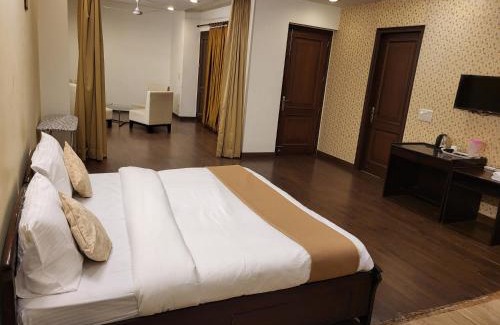 Noida Bed & Breakfast | Manor Inn Suites Executive Suite