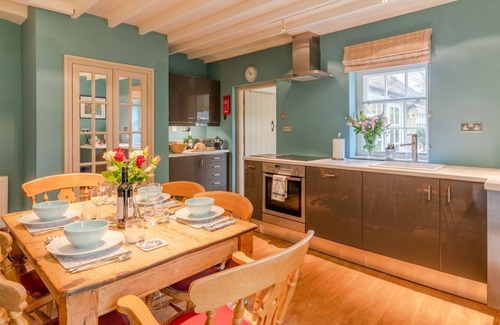 Paxford Cottage | Manor Lodge Cottage - sleeps 4 guests in 2 bedrooms