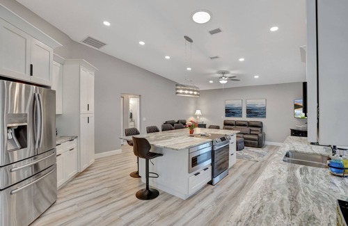 Palm Harbor House | Manor on the Canal/Luxury Oasis/Pool-Hot Tub-Dock