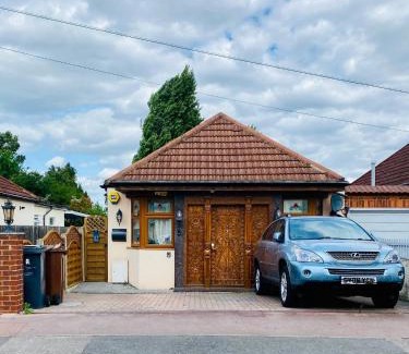 Dagenham Villa | Manor Villa