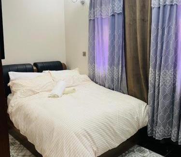 Dagenham Villa | Manor Villa