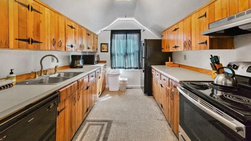 Summit Cove House | Manorhouse Hideaway