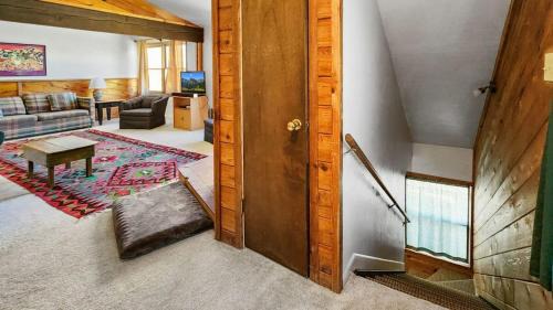 Summit Cove House | Manorhouse Hideaway