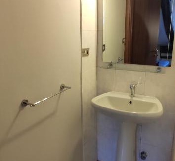 Cit Turin Apartment | Mansarda a 2 minuti dalla stazione di Porta Susa. Ascensore, TV, cucina, lavatrice. Servita di qualsiasi servizio, farmacia, supermercato, ristoranti, rosticcerie, fruttivendolo.