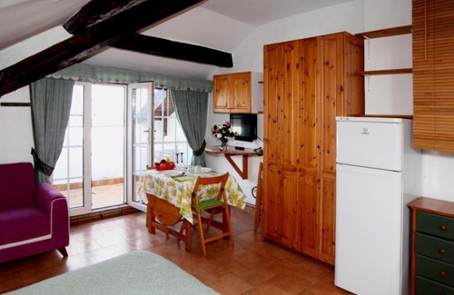 Arona Apartment | Mansarda con cucina/ Studio with kitchenette NMW