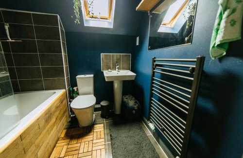 Patchway Apartment | Mansell Road - Trendy Loft with Free Parking