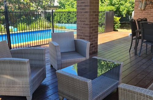 Mansfield House | Mansfield House with Solar Heated Pool - Pet & Disable Friendly