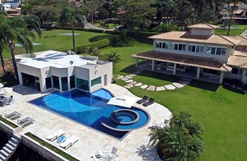 Capitolio House | Mansion on the edge of the lake with 10 bedrooms