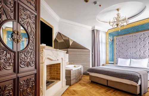 Beylerbeyi Villa | Mansion w Bosphorus View with Balcony and Garden