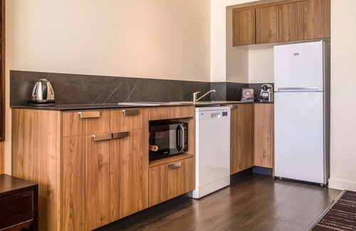 Barney Point Hotel | Mantra Gladstone