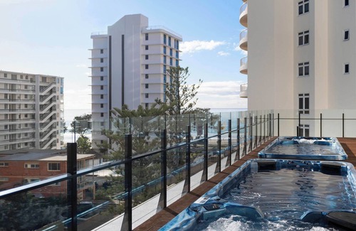 Surfers Paradise Apartment | Mantra on View : Surfer's Paradise by Ready Set Stay - Linen, Unlimited WiFi