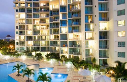 Cairns Central Business District Hotel | Mantra Trilogy