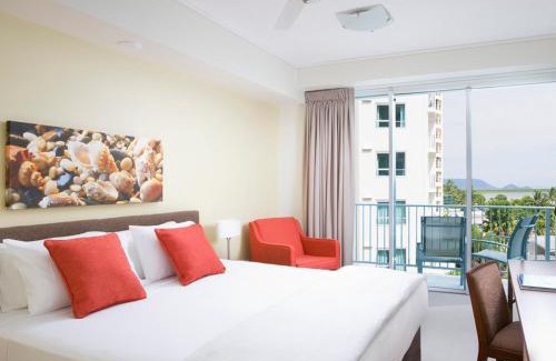 Cairns Central Business District Hotel | Mantra Trilogy